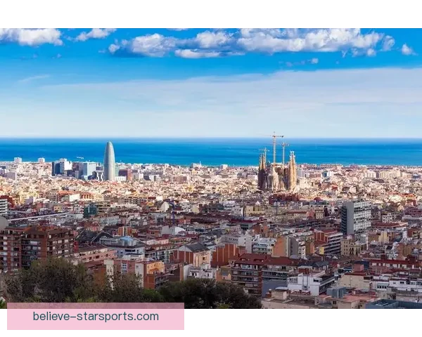 围绕巴塞罗那俱乐部发展历程球星传奇战术风格与未来蓝图全景解析